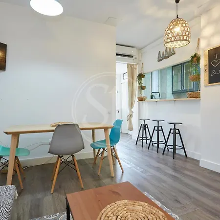 Comodo En Poble Sec Апартаменты